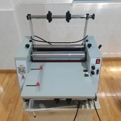 دستگاه برش 900 میلی متری OPP 5 متر / حداقل لمینیت فیلم غیر بافته